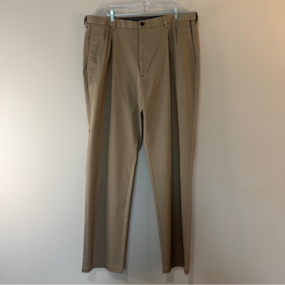 Haggar Men's Premium No Iron Khaki Pleated Expandable Waist Pants | Size 40x34